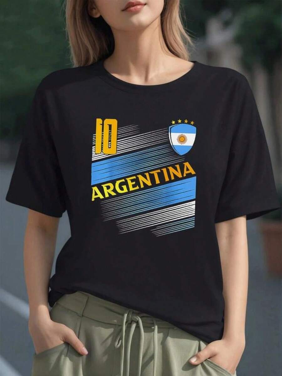 Bandas celestes que representan la pasión futbolera y el orgullo nacional argentino junto al número 10 y escudo con estrellas camiseta para mujer 100% algodón - Negro - Ver 1