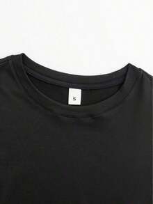 Customizable 100% Cotton T-Shirt With An Adorable Black Cat Design: Design With A Bow + Personalized Name, Create Your Own Unique Cuteness. Printed Design With A Custom Space For The "Name", Create Your Cute Festive Logo T-Shirt. Casual T-Shirt For Women And Young Ladies, Ideal For Mothers And Daughters. - 黑色 - 查看 3