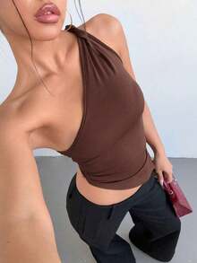 Top elegante de un hombro con un giro en color rojo burdeos delgado para mujer - Color caoba - Ver 4