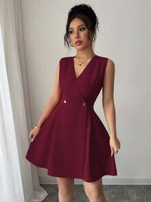 Vestido mini elegante y casual con cuello cruzado en V, hebillas de metal dobles y plisado en línea A, sin mangas, para vacaciones y trabajo, primavera/verano - Burdeos - Ver 6