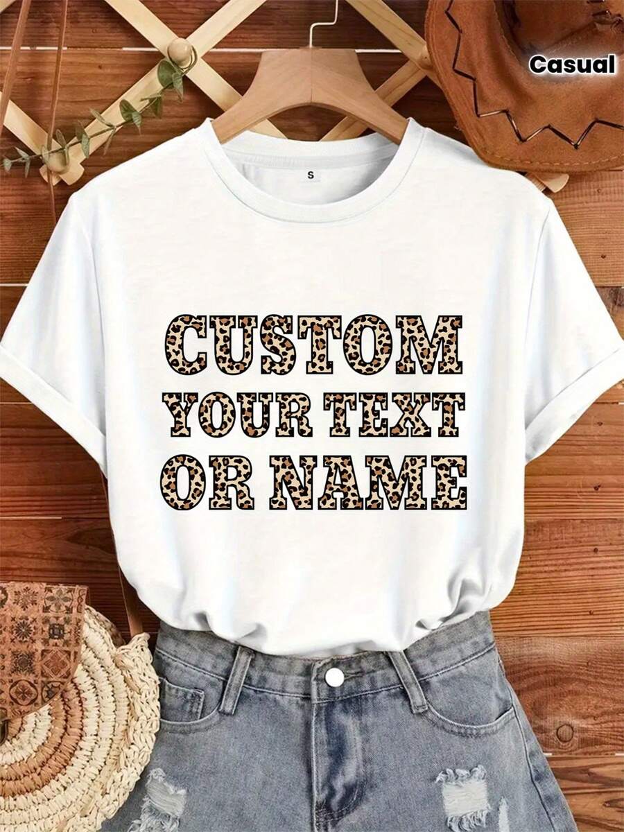 Camiseta personalizada con estampado de leopardo y nombre y texto personalizados - Letra jumbo personalizada - Cuello redondo, blusas casuales adecuadas para madres, novias, regalos de cumpleaños y bodas - Blanco - Ver 1