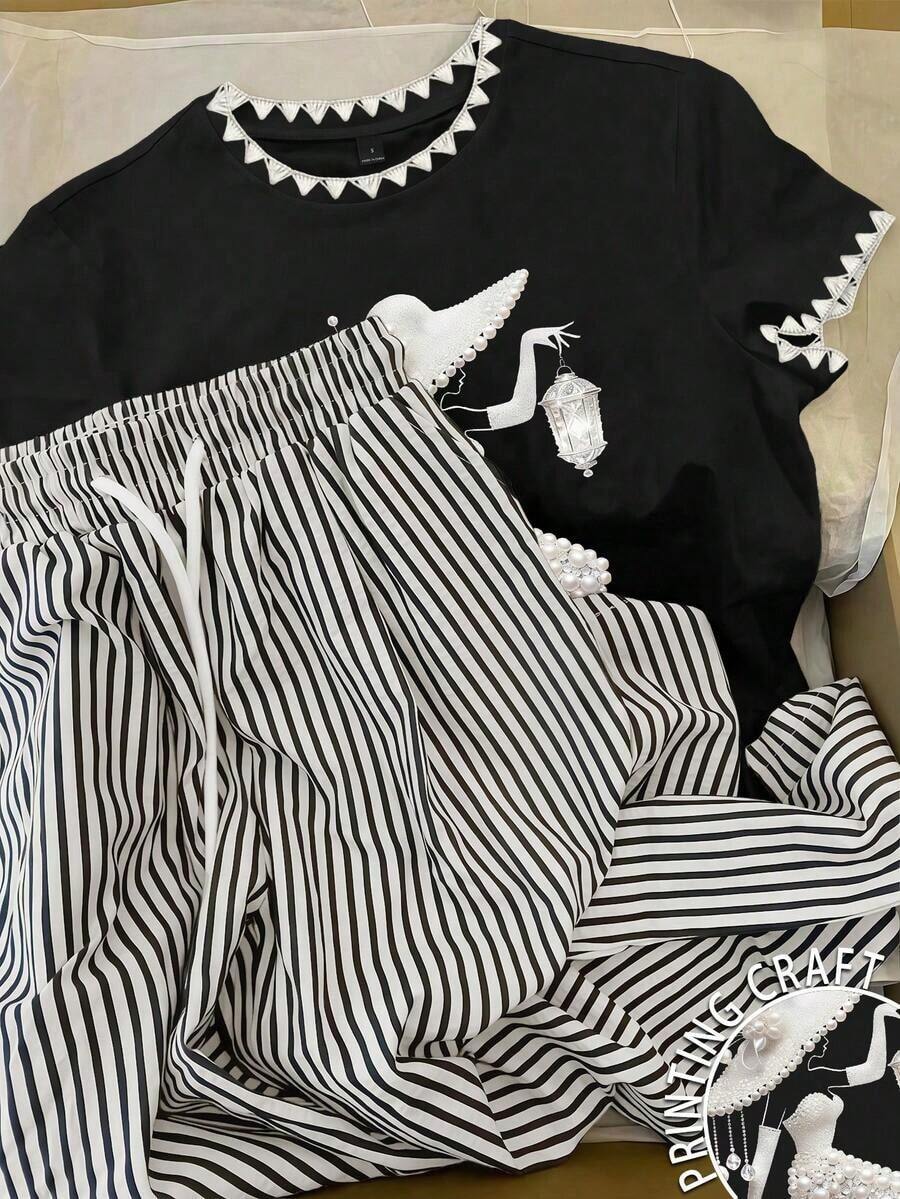 Conjunto de camiseta de manga corta con cuello redondo y estampado de oso de dibujos animados, y pantalones a rayas con cordón en la cintura para mujer - Negro - Ver 1