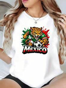 Jaguar feroz con camiseta verde simbolizando la fuerza y orgullo de México mientras sostiene un balón de fútbol sobre fondo tricolor representando pasión energía y espíritu deportivo camiseta de mujer casual moderna cómoda para fans mexicanas - Negro - Ver 6