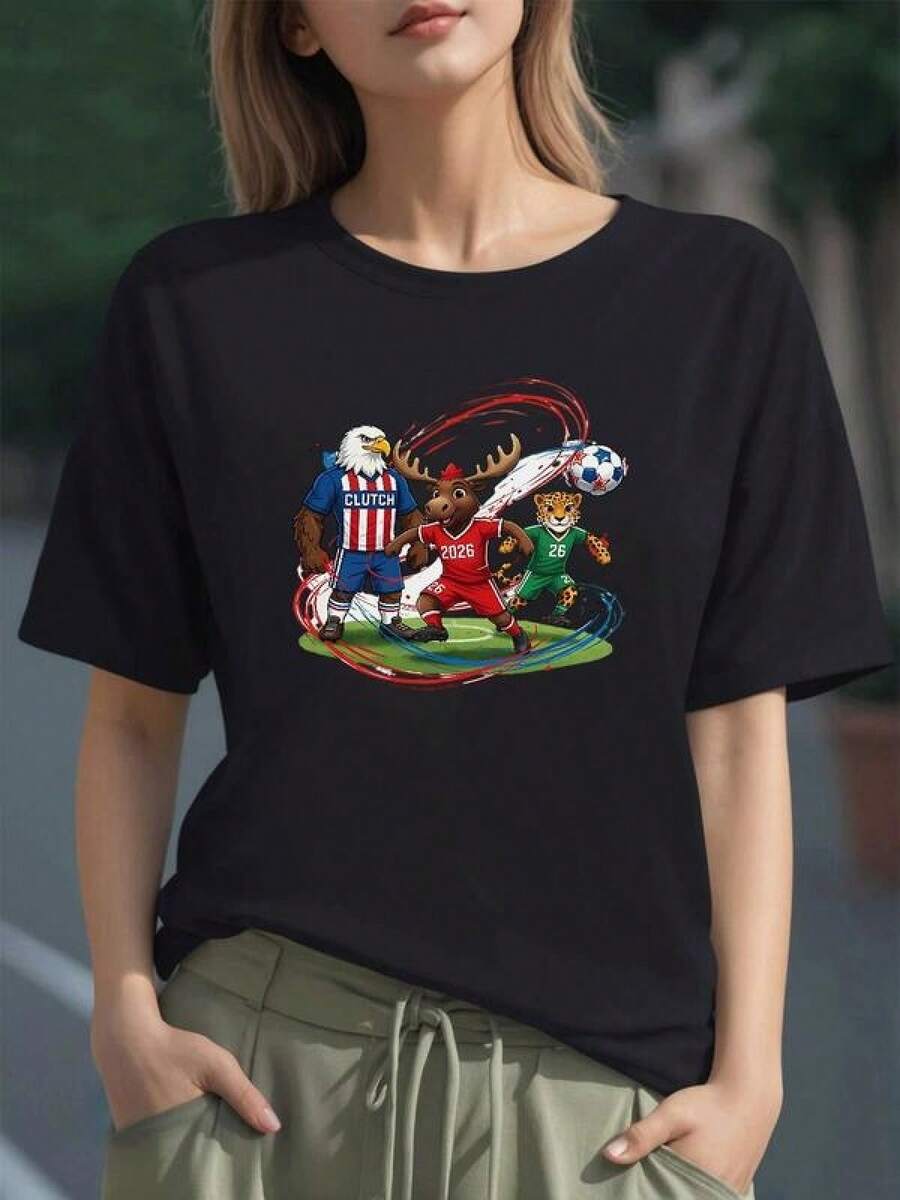 Tres animales jugando fútbol que simbolizan unión entre países con un toro,un águila y un jaguar llenos de energía y espíritu deportivo camiseta para mujer 100% algodón - Negro - Ver 1