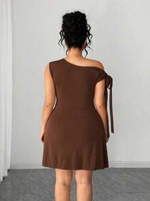 Vestido corto asimétrico de hombro de unicolor para mujer de talla grande - Marrón - Ver 2