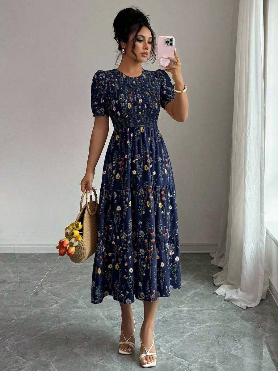 Elegante vestido de mujer con estampado floral de resort, cintura ceñida con múltiples capas y parches - Multicolor - Ver 1