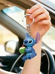 Móc khóa 2D hình Stitch Cosplay Siêu anh hùng của Disney, với hình tượng được điêu khắc đáng yêu của nhân vật biểu tượng này, được trang bị khiên của Thor và búa của Thor. Được làm từ nhựa bền với vòng chìa khóa và dây xích kim loại chắc chắn, phụ kiện vui nhộn này rất thích hợp để gắn vào chìa khóa, túi xách hoặc ba lô, thêm một chút phá cách thú vị cho những vật dụng hàng ngày. - Nhiều kiểu dáng - Xem 7