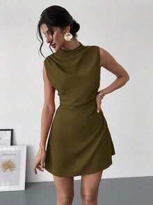 Vestido mini plisado de línea A elegante, minimalista, delicado, romántico y dulce para uso diario, boda, fiesta, festival de música y vacaciones, con camisola roja - Verde militar - Ver 2