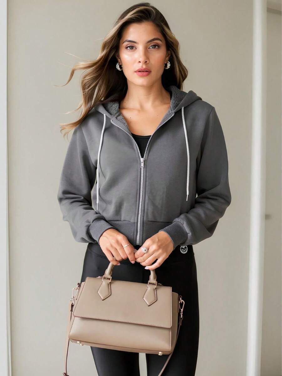 Casaco Cropped Feminino de Moletom com Zíper e Capuz Peluciado - Cinza - Visão 1