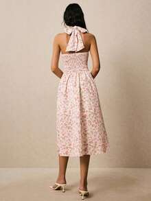 Vestido con espalda descubierta de cuello halter, cintura fruncida y estampado floral diminuto amarillo, adecuado para vacaciones - Rosa - Ver 3