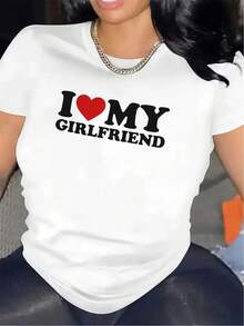 Camiseta de poliéster con la frase "I MY GIRLFRIEND" impresa, adecuada para uso casual en restaurantes; hecha de tela duradera y ligera, cómoda para el uso diario informal; diseño de moda unisex, perfecta como regalo para parejas para pasar tiempo íntimo juntos. - Blanco - Ver 12