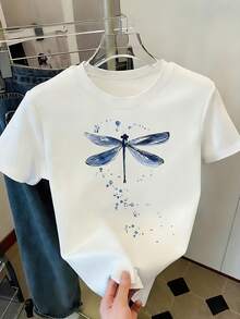 Camiseta blanca de mujer Linglong con estampado de libélula azul y salpicaduras de tinta - Camiseta casual de manga corta y cuello redondo, encantadora para primavera y verano, ideal para uso diario, cómoda y agradable al tacto. - Blanco - Ver 1