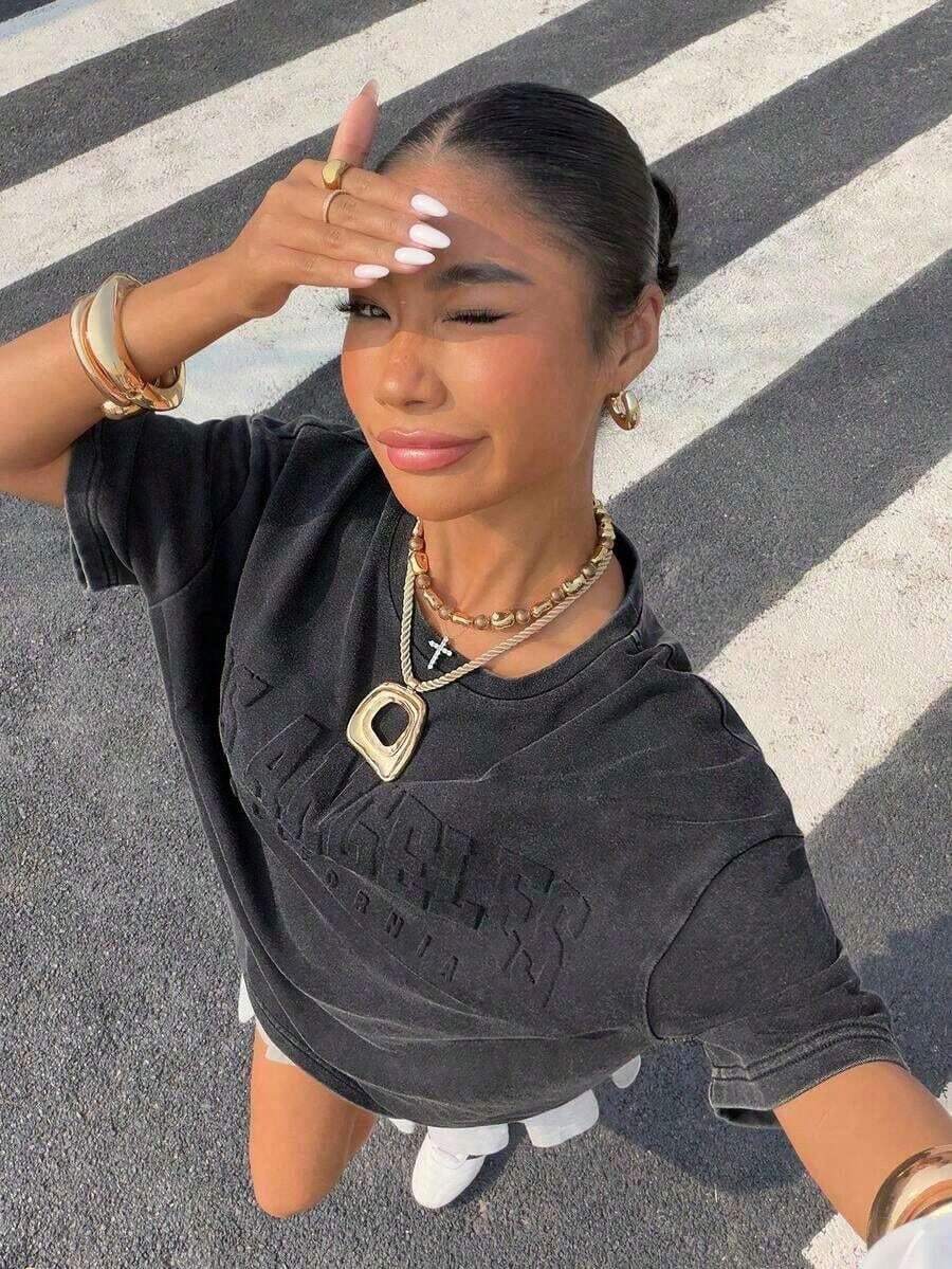 Women's Loose-Fitting Short-Sleeved T-Shirt, Casual, Minimalist, Retro, Punk, Y2K Style, Versatile, Ideal For Parties And The Airport, With A Black And White Lettering And Ring Print, Comfortable For Summer Outfits. Stylish Women's Blouse, Pretty T-Shirts For Women. - 風格 - 查看 1