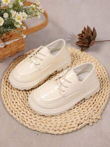 1雙米色英式風格女童樂福鞋，亮面PU材質＋繫帶設計，厚底防滑軟底大頭鞋，學院風百搭樂福鞋，適合男孩女孩日常休閒、上學、派對、表演、度假，春夏新款 2026 - 白色 - 查看 6