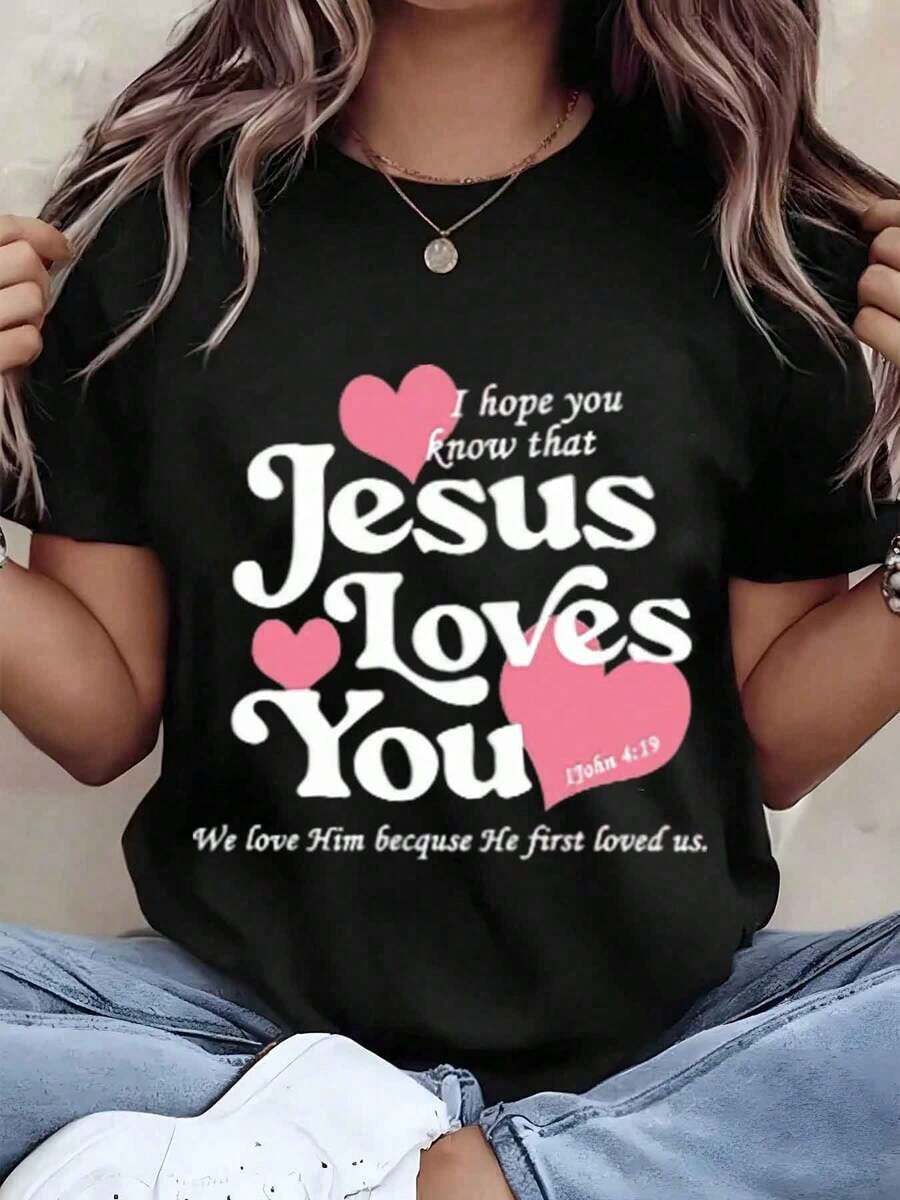 Designed For Modern, Stylish, And Comfortable Women. Women's T-Shirt With A "Jesus Loves You" Heart Print, Crew Neck, Regular Fit, Casual Wear, Christian Gift For Her, 220g. Made With Premium Soft And Breathable Fabric, Designed For All-Day Comfort And Versatile Everyday Wear, Perfect For Casual Outings. - 黑色 - 查看 1