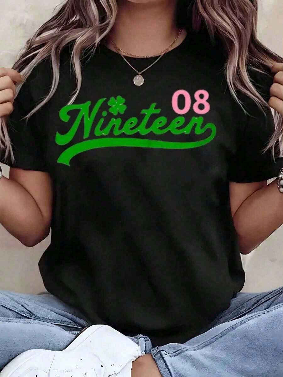 Soft, Breathable, And Lightweight For All-Day Comfort. Nineteen 08 Women's T-Shirt With Green And Pink Print, Crew Neck, Casual Wear, Gift Idea Aka Sorority 220g. Classic Crew Neck With A Relaxed Fit That Flatters All Body Shapes And Is Easy To Pair With Jeans, Shorts, And Leggings. - 黑色 - 查看 1