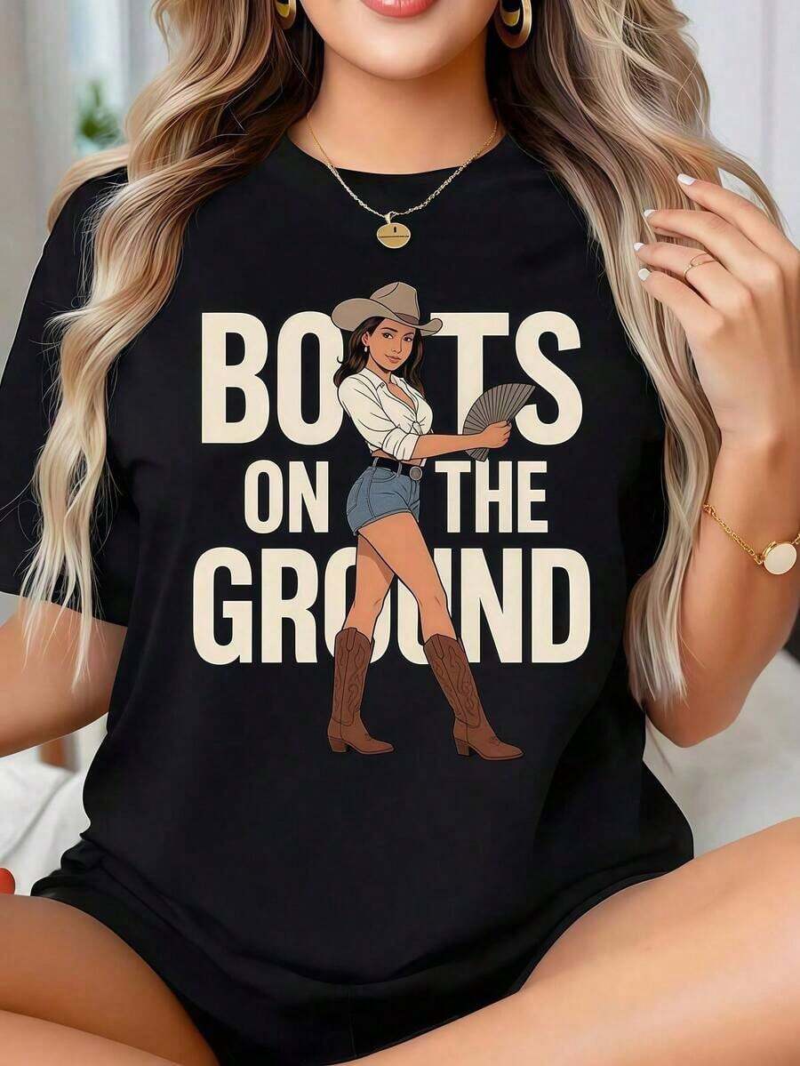 Camiseta De Mujer De Manga Corta Con Diseño Retro Occidental Botas En El Suelo , Camiseta De Cuello Redondo Casual Con Estampado Vibrante De Botas Y Sombrero Vaquero, Ideal Para Uso Casual Y Fie Round Neck Printed Short Sleeve Casual Everyday T-Shirt, They Are Excellent Gifts For Friends And Family,100% Cotton T-Shirts Feature, A Youthful And Fashionable Design Blusas Para Mujer Camisa - Negro - Ver 1