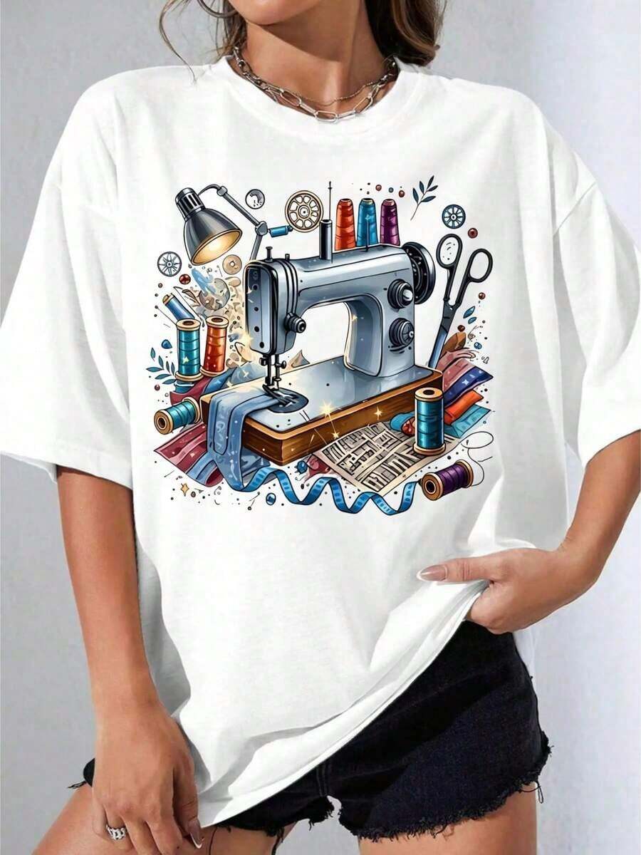 Women's Black And White T-Shirt, Oversized T-Shirt With Sewing Machine And Craft Tools Print, Fashionable Casual Top For Home Sewing Enthusiasts, Outdoor Parties, 180g Casual Printed T-Shirt - 白色 - 查看 1