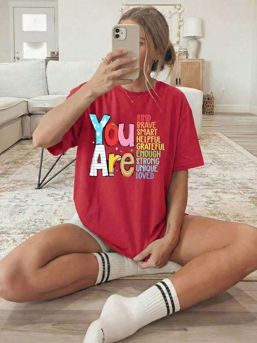 Women's Casual Spring/Summer T-Shirt Featuring The Mexican National Soccer Team, With A Round Neck And Short Sleeves, Printed With The Colorful Letter "You". Made Of Breathable, Machine-Washable Fabric, Suitable For All Seasons. Comfortable, Loose-Fitting, Plus-Size, Unisex Summer T-Shirt, Perfect For Cool Summer Weather. - 紅色 - 查看 1