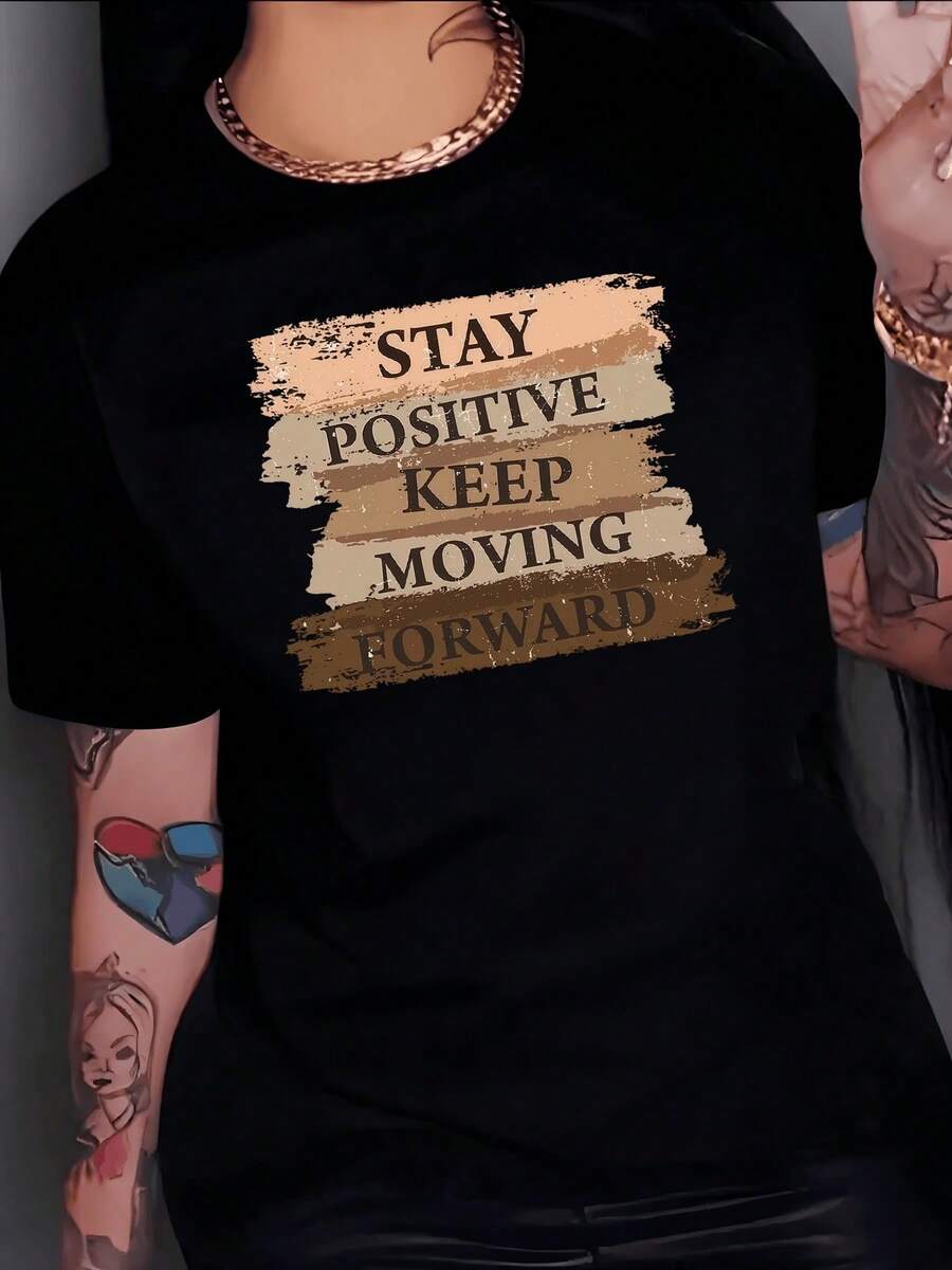 Motivational Message With Earthy Brushstrokes That Inspires Positive Energy And Determination To Move Forward With Confidence Each Day. Comfortable, Modern Casual Women's T-Shirt For Everyday Wear. - 黑色 - 查看 1
