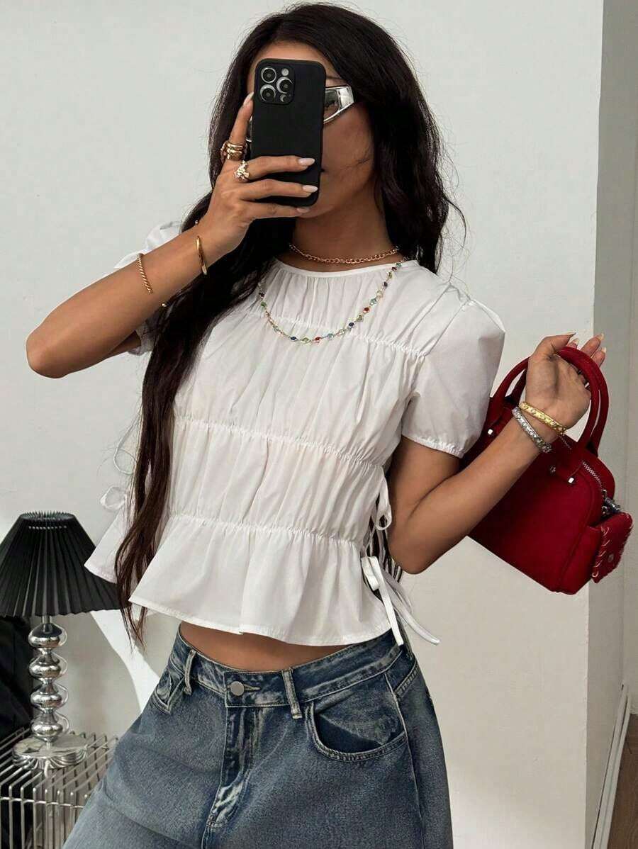Blusas de mujer con manga corta, cuello redondo, fruncido, encaje y abertura lateral para primavera y verano, estilo Y2K ideal para citas, festivales de música y conciertos - Blanco - Ver 1