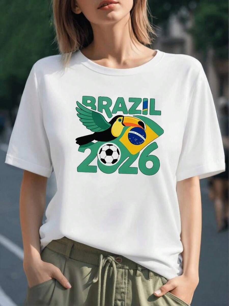 Tucán con bandera de Brasil y balón representando la pasión por el fútbol y el espíritu del Mundial 2026 camiseta para mujer 100% algodón - Negro - Ver 1