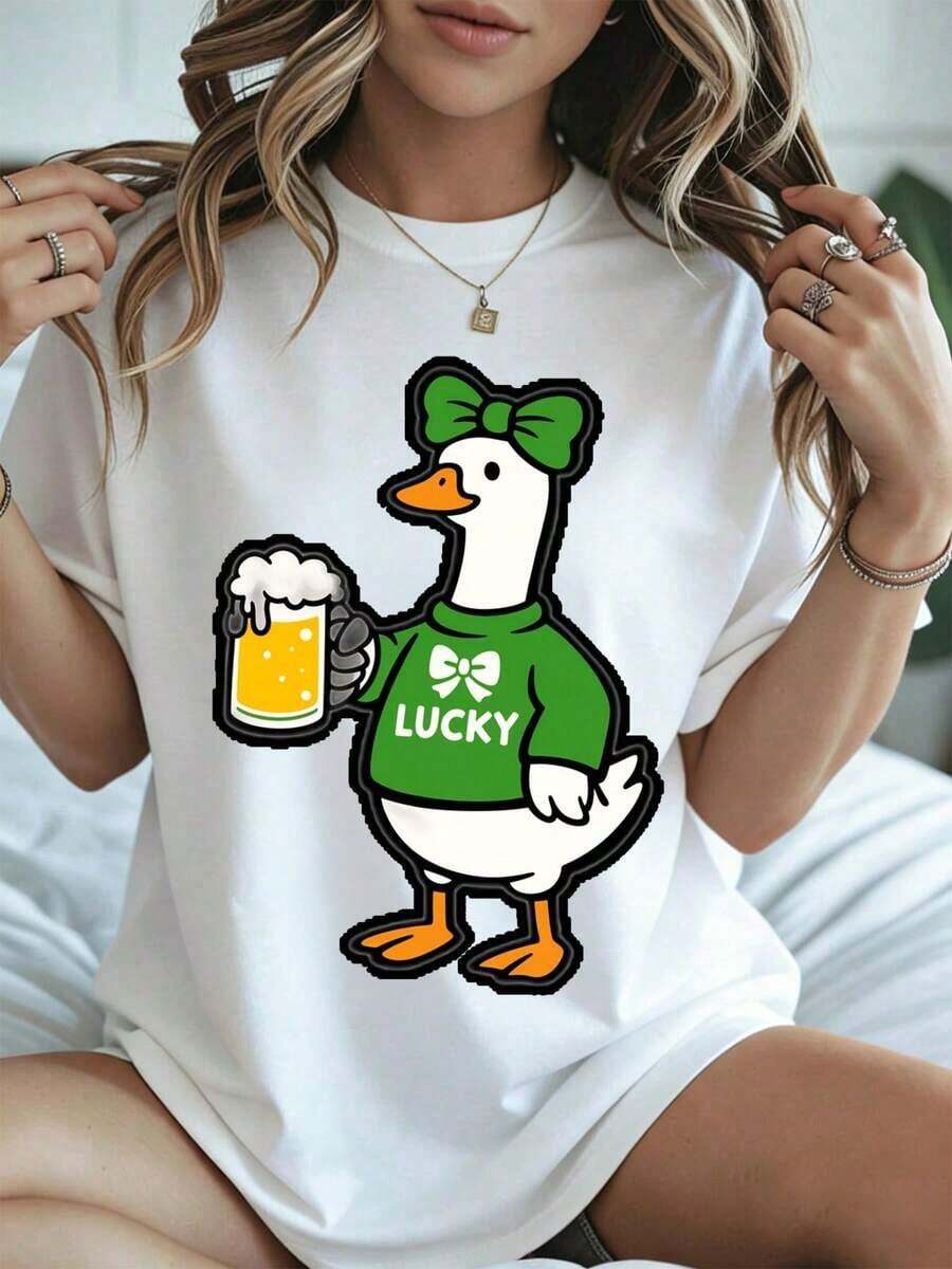 Stylish And Casual Women's Short-Sleeved T-Shirt With Cute Duck And Beer Design, St. Patrick's Day Lucky Duck With Green Bow And Beer Mug, White T-Shirt For Women, Casual Spring And Summer Wear. - 白色 - 查看 1