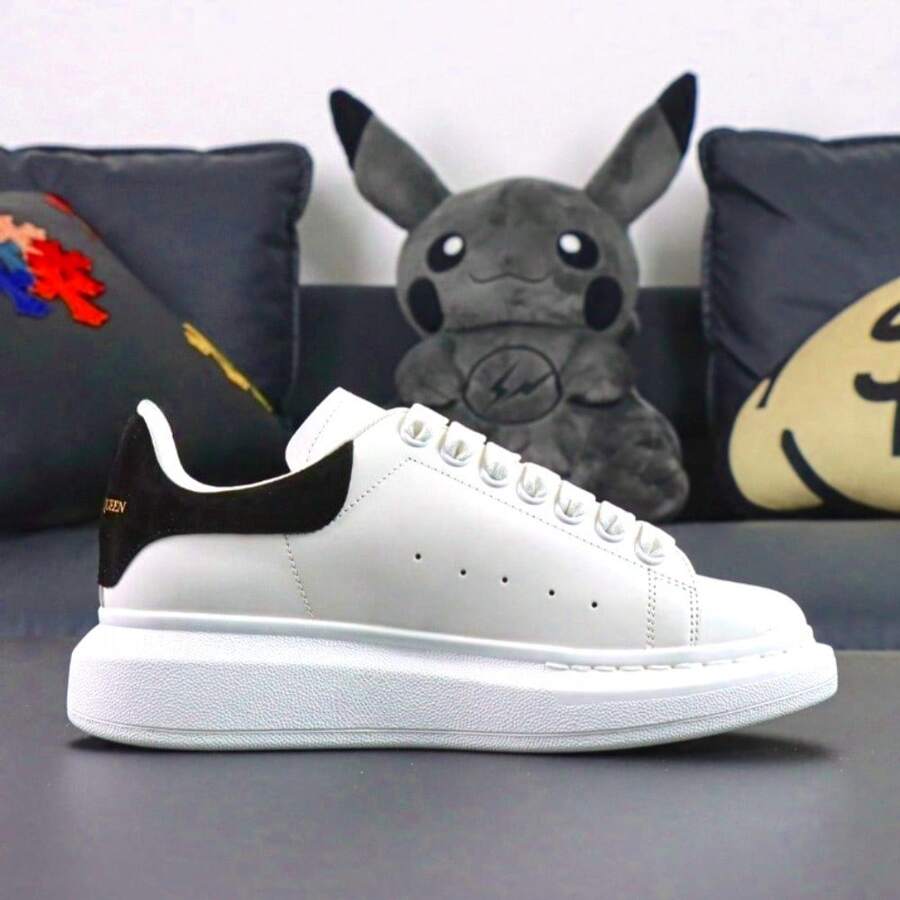 Oversized Sneakers 2026, Casual High-Style Shoes In Various Color Combinations, Thick Soles With White And Black Heel Stickers, Minimalist Leather Sneakers, High-Contrast Color Design, Casual Skate Shoes In The Alexander Style - 黑絨 - 查看 1