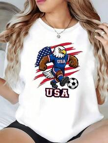 Águila poderosa representando la fuerza y el orgullo nacional con uniforme azul y pelota de fútbol sobre fondo de bandera estadounidense camiseta de mujer moderna casual deportiva con espíritu americano - Negro - Ver 6