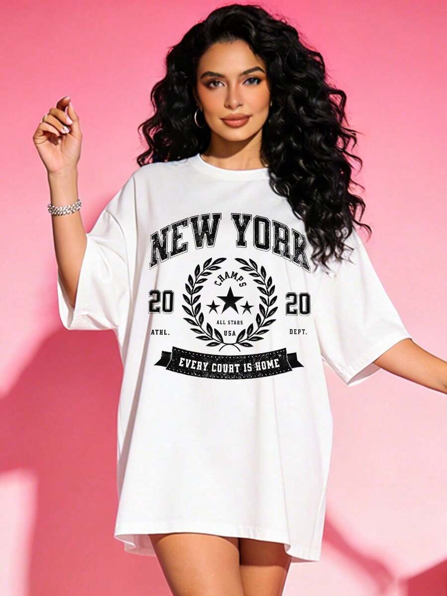 Camiseta de manga corta con cuello redondo suave y casual para mujer, estilo retro americano con fuente preppy, diseño gráfico deportivo, temática de baloncesto, para millenials, generación de los 90. Negro. - Blanco - Ver 1