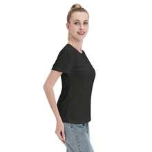 Camiseta Casual Deportiva para Mujer con Estampado de Casco de Fútbol Americano y "Purple & Golden Vibes Only" - Manga Corta, Cuello Redondo, Top Cómodo de Verano para Todas las Temporadas, Ropa Casual |   Top con Temática de Fútbol |   Ajuste cómodo, camisetas de fútbol blancas CLL-4829100% algodón, duraderas - Negro - Ver 3