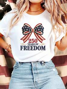 Camiseta de mujer de diseño sencillo, estampada con la bandera estadounidense y las palabras "250 Years of Freedom" - una camiseta casual de manga corta y cuello redondo, perfecta para primavera y verano, adecuada para uso informal y eventos temáticos. Elegante y práctica para el verano. - Blanco - Ver 7