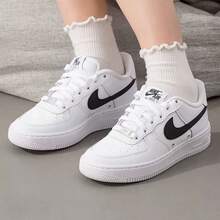 Nike Giày thể thao cổ thấp Air Force 1 GS dành cho trẻ em - Trắng/Đen - Xem 3