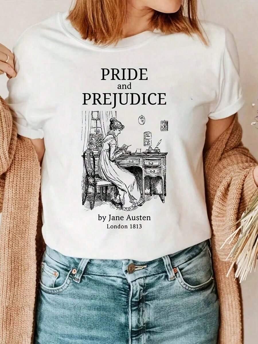 Nueva camiseta vintage de moda 'Orgullo y Prejuicio', camiseta de Jane Austen, Sr. Darcy, un imprescindible para los amantes de los libros. Camiseta de 200g de algodón puro, esencial para primavera y verano. Siente la belleza de la primavera. Nuestras camisetas de puro algodón están confeccionadas con tejido de algodón puro, que es transpirable y suave, lo que las convierte en el compañero ideal desde las flores de primavera hasta el sol del verano. Diseñado para brindar comodidad durante todo el día, no es solo un artículo básico: también es un regalo práctico y considerado que hará que sus seres queridos se sientan especialmente cómodos.   Camiseta unisex de estilo callejero vintage, de corte holgado, de algodón puro, de manga corta y cuello redondo. - Blanco - Ver 1