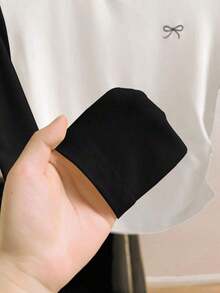 Camiseta casual de manga larga, cuello redondo, con estampado de lazo, color negro para mujer - Blanco y Negro - Ver 4