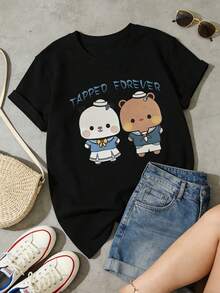 Camiseta de verano para mujer, casual, de cuello redondo y manga corta, con un estampado dulce de dos adorables osos marineros con uniformes azules y la frase "Forever". Color negro. - Negro - Ver 3
