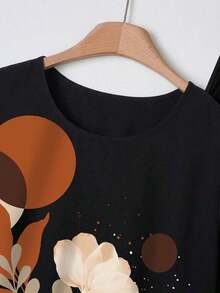 Conjunto de 2 piezas para mujer con blusa de unicolor de cuello redondo y manga corta, y pantalones anchos con estampado de flores para el verano - Negro - Ver 5