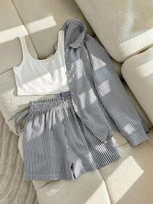 Conjunto de 3 piezas para mujer que incluye: blusa a rayas, shorts de unicolor y top de tirantes - Multicolor - Ver 2