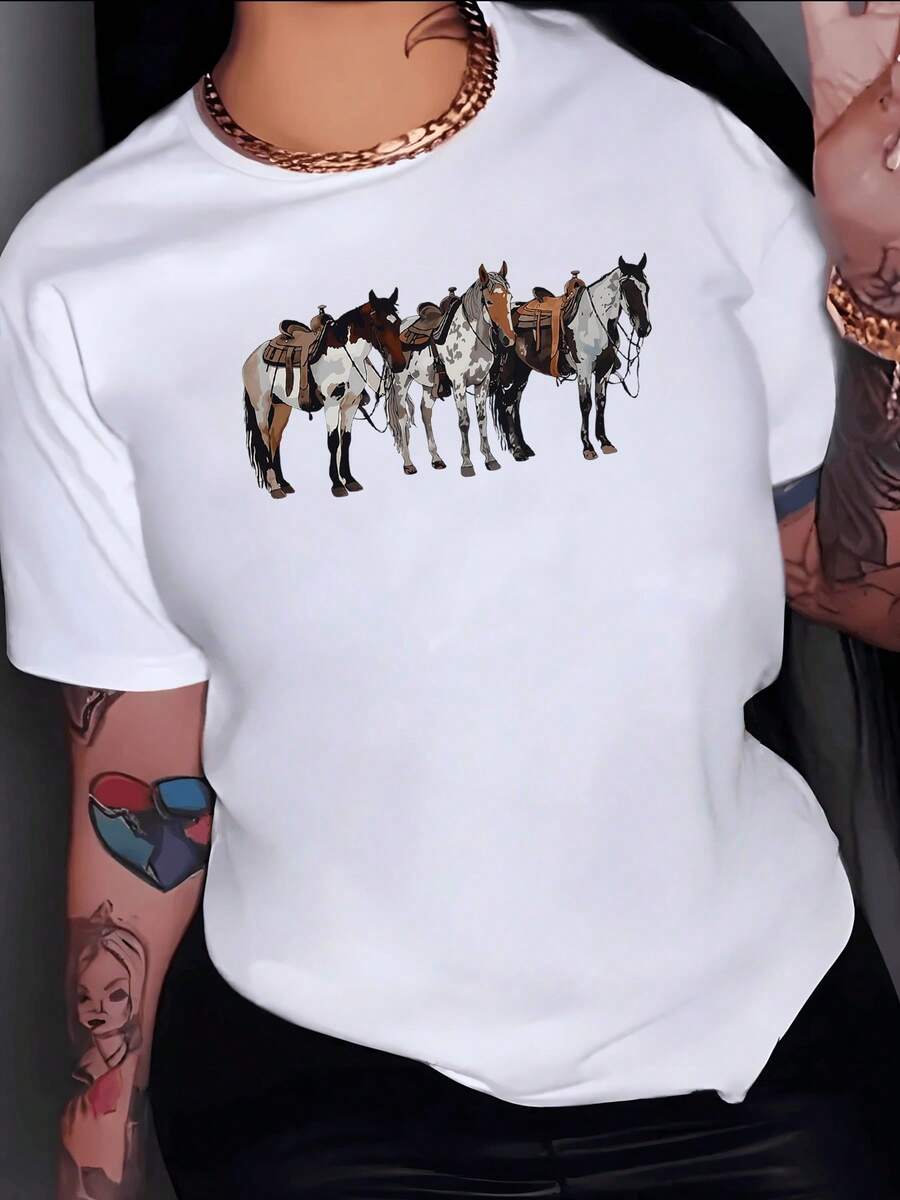 Saddled Horses Symbolizing Strength, Freedom, And Connection With Nature, Expressing The Adventurous Spirit Of The Countryside And The Harmony Between Humans And Animals. A Modern, Casual, Comfortable Women's T-Shirt For Everyday Wear. - 白色 - 查看 1