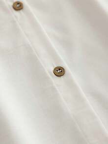 Camisa elegante de mujer de tela tejida blanca, con cuello de pañuelo de seda a rayas, cierre con botones, mangas largas con puños, diseño de hombros caídos, bajo regular. - Blanco - Ver 8