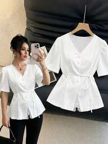 Blusa de satén con cuello en V, parche de encaje y mangas con volantes - Blanco - Ver 2