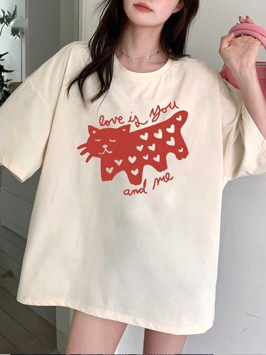 [Alta calidad]Nueva camiseta de mujer de primavera/verano 2026 con hombros caídos, estampado "Love Cat Love Is You", estilo adorable y confierno, cómoda y agradable para la piel, perfecta para amantes del estilo lindo en escenas de citas informales, ideal para el Día de San Valentín en verano. - Albaricoque - Ver 1
