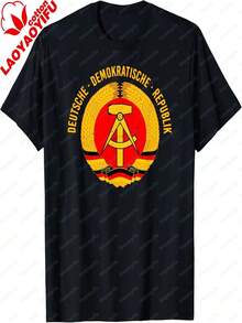 La camiseta de algodón luce el escudo de armas de la República Democrática Alemana (RDA), un martillo, una brújula, orejas y una corona, así como el logotipo Ossi del Ejército Nacional de Vietnam (NVA). - Negro - Ver 1