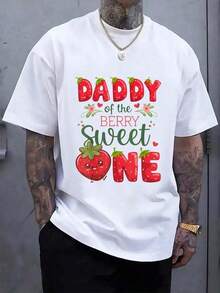 Camiseta Blanca de Manga Corta con Cuello Redondo y Estampado de Letras Casual para Hombre, Daddy Of The Berry Sweet One, 1er Cumpleaños, Fresa - Blanco - Ver 1