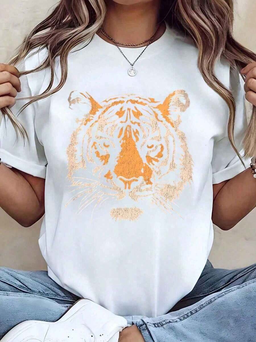 Soft, Breathable, And Lightweight For All-Day Comfort. Women's Tiger Print Graphic Tee With Crew Neck, Regular Fit, Casual Wear, Gift Idea, 220g. Classic Crew Neck With A Relaxed Fit That Flatters All Body Shapes And Is Easy To Pair With Jeans, Shorts, And Leggings. - 白色 - 查看 1