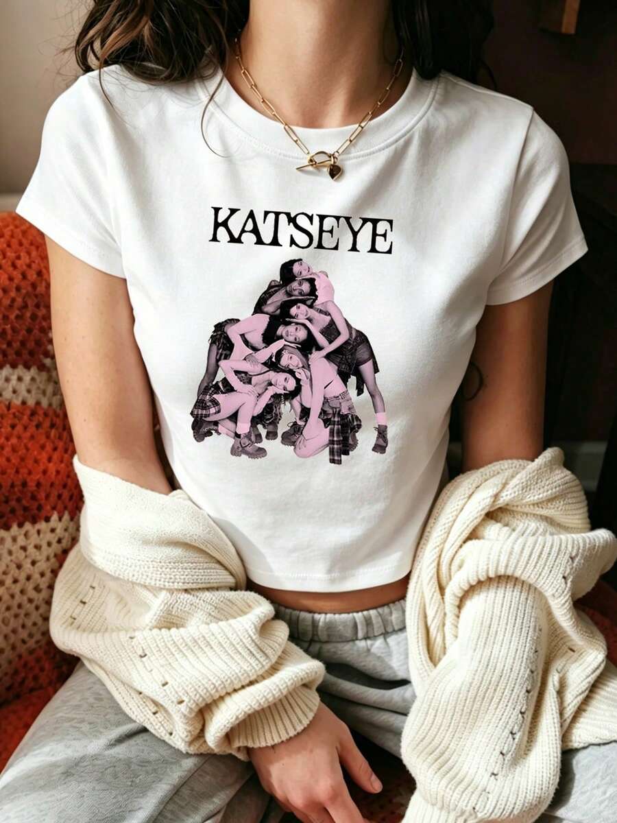 Women's Fashionable KATSEYE Fan Short T-Shirt With The Popular Y2K Style Print Of The KATSEYE Girl Group, K-Pop Leisurewear, Suitable For All Year Round, Essential For K-Pop Fans; Suitable For Everyday Life, School, Concerts As Well As Casual Summer Looks At Home. - 白色 - 查看 1