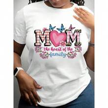 Camiseta unisex blanca de manga corta de 180 g con diseño en forma de corazón para madres y familias, con lazos rosas y estampados florales de mariposas, y la frase "Mamá es el corazón de la familia". Camiseta casual de cuello redondo - Blanco - Ver 5