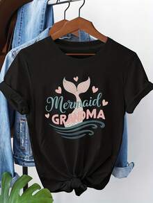 Women's Short-Sleeved T-Shirt With "Mermaid GRANDMA" Text Print, Round Neck, For Spring/Summer, Casual For Shopping And Holiday Gifts, Casual And Elegant, With Mermaid Tail, Heart And Wave Patterns. Universal Basic Style. - 黑色 - 查看 7