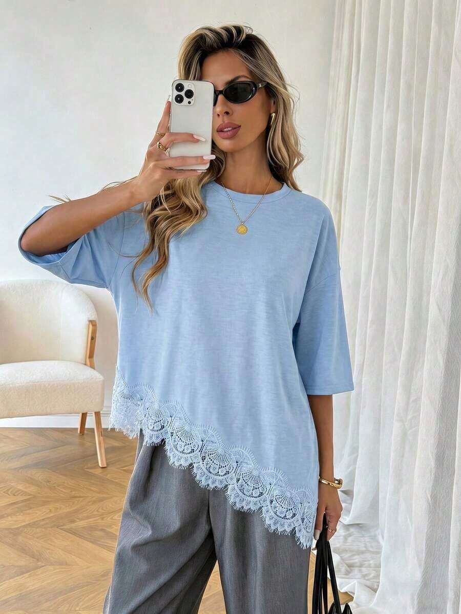 LUNE Camiseta casual de mujer con dobladillo asimétrico de encaje de unicolor, uso versátil diario, parte superior de ocio de primavera/verano, adecuada para vacaciones, verano, primavera, vacaciones de primavera y diversas ocasiones, incluyendo vestido de playa, camisa casual, ropa exterior y parte superior de verano. - Celeste - Ver 1