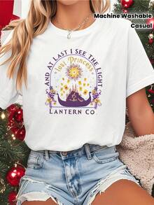 Camiseta de manga corta para mujer, estilo casual de verano, con estampado de princesa perdida y farol, cuello redondo corto - Blanca, ligera, diseño de fantasía informal para primavera/verano y cita icónica - Lavable a máquina, cómoda para uso casual y fiestas de vacaciones - Top corto blanco. - Blanco - Ver 8